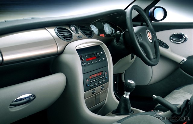 イギリスからスポーティセダン---MG『ZT』