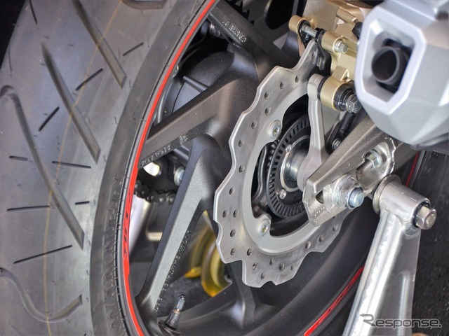 ホンダブースに展示される新型CBR250RR