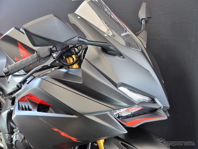 ホンダブースに展示される新型CBR250RR