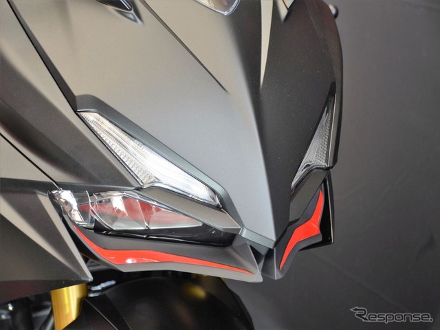 ホンダブースに展示される新型CBR250RR