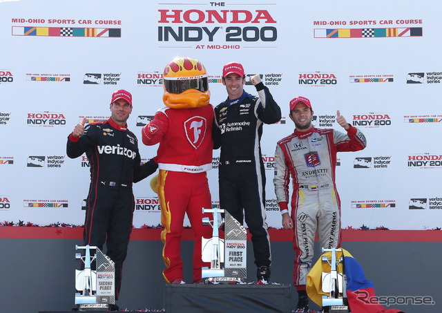 左から2位パワー、優勝パジェノー、3位ムニョス。