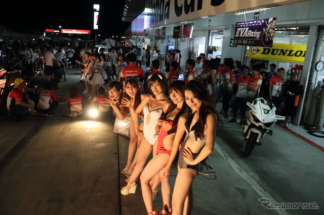 今年もスペシャルコスで登場したエヴァRQ(2016鈴鹿8耐)
