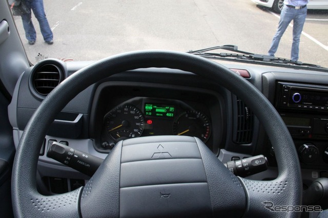 eCanterの運転席