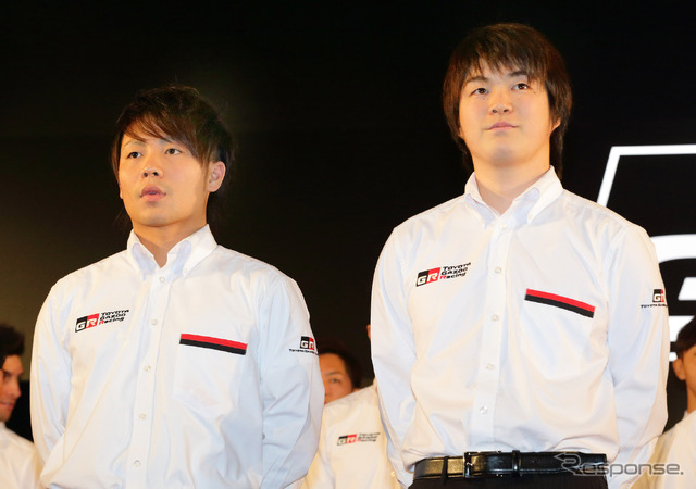 勝田貴元(左)と新井大輝。今年2月のトヨタ系モータースポーツ計画全体発表会にて。