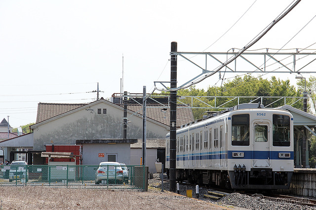 東武小泉線、西小泉駅