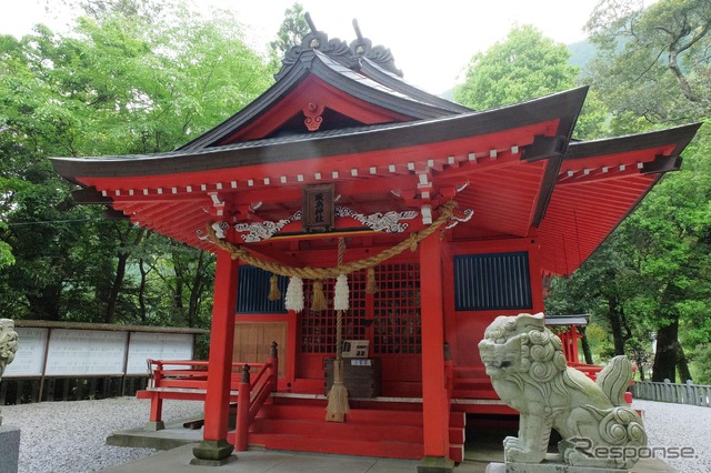 平家落人の里、椎葉村に着く。平家ゆかりの厳島神社がある。