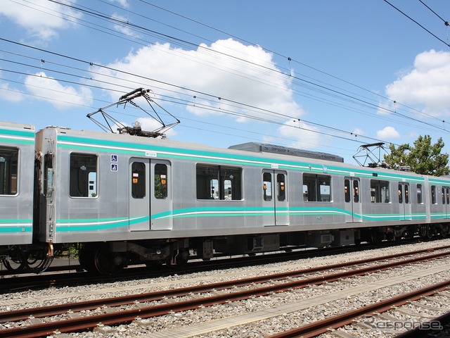 4号車の9600形(9605)。モーターとパンタグラフが付いている。