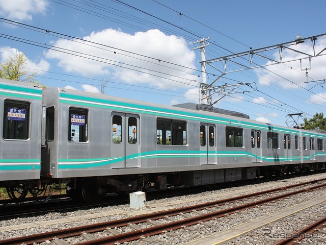 5号車の9700形(9705)。モーターが付いている。