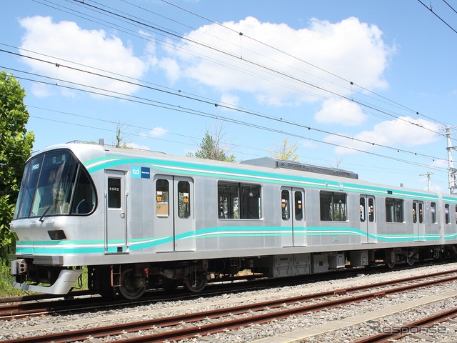 6号車の9800形(9805)。運転台付き・モーター無しの車両で、目黒方の先頭車になる。