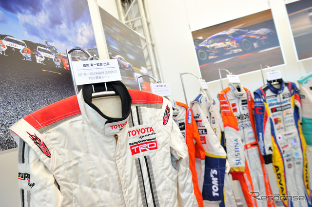 LGDA2016夏祭りに出展されるレーシングスーツがGT会場にて展示された