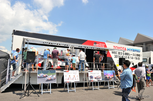 トヨタTS050ハイブリッドを展示