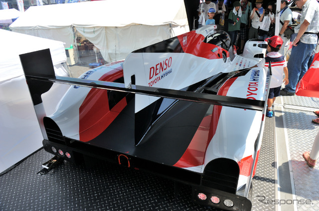 トヨタTS050ハイブリッドを展示