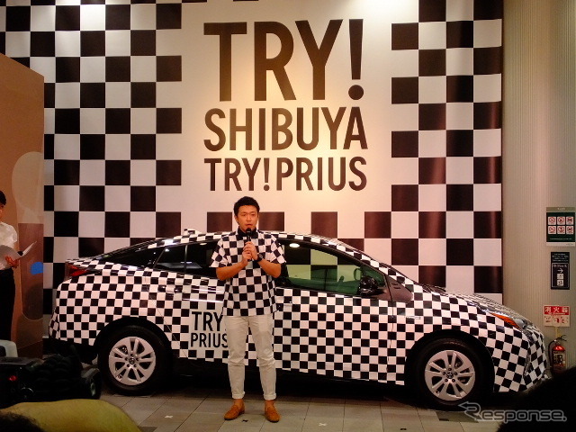 トヨタプロモーション担当・主任の齋藤隆幸氏ら(チェッカープリウス体験イベント「TRY! SHIBUYA TRY! PRIUS」、8月11~14日、渋谷にて)
