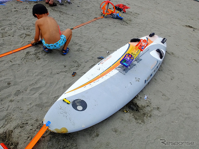 砂浜でホットウィールを走らせる回転させる吹っ飛ばす!(ホットウィ―ル スピードアップ ザ サマー、逗子海岸 8月11日)