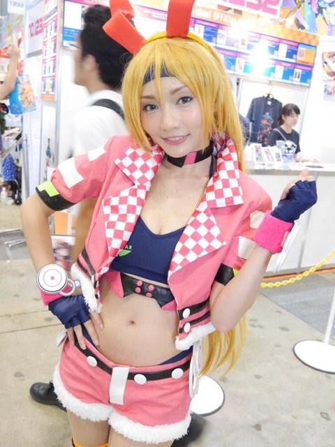 コミケ90を彩ったコンパニオン&コスプレイヤーを紹介!写真約80枚