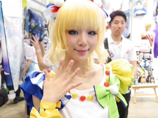 コミケ90を彩ったコンパニオン&コスプレイヤーを紹介!写真約80枚
