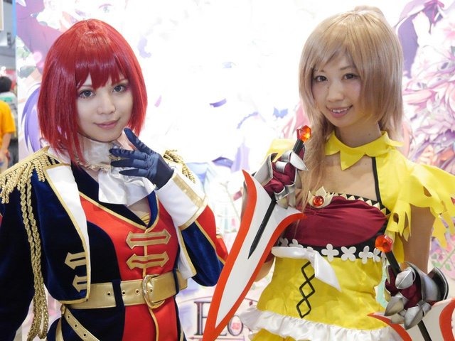 コミケ90を彩ったコンパニオン&コスプレイヤーを紹介!写真約80枚