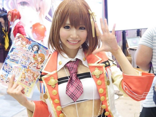 コミケ90を彩ったコンパニオン&コスプレイヤーを紹介!写真約80枚