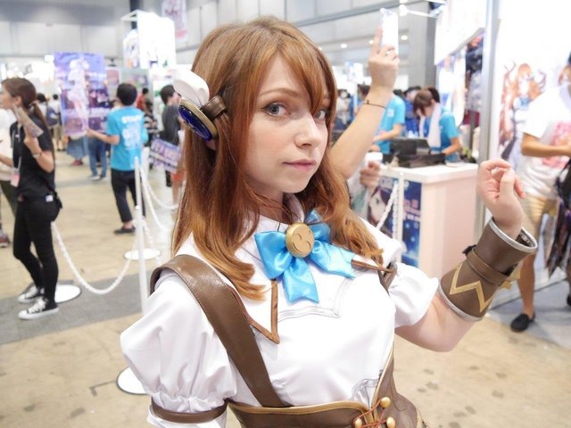 コミケ90を彩ったコンパニオン&コスプレイヤーを紹介!写真約80枚