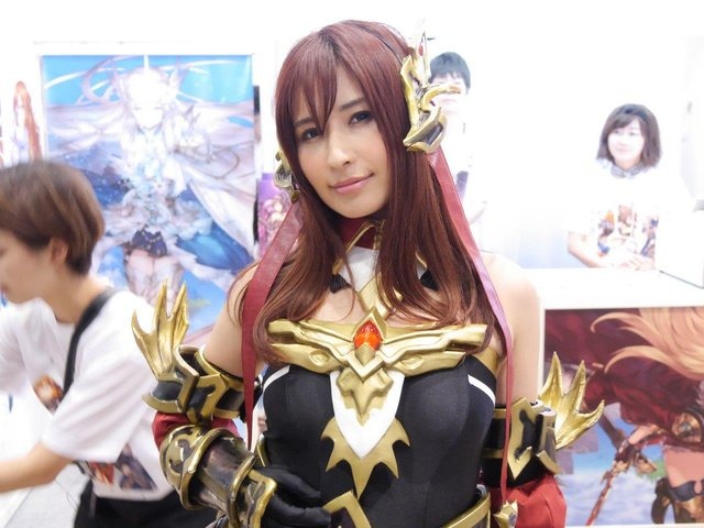コミケ90を彩ったコンパニオン&コスプレイヤーを紹介!写真約80枚
