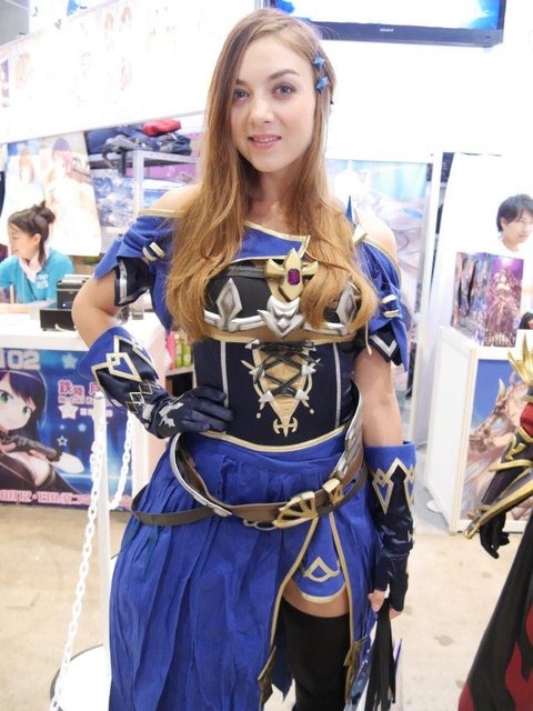 コミケ90を彩ったコンパニオン&コスプレイヤーを紹介!写真約80枚