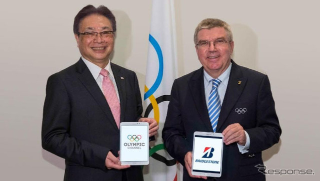ブリヂストンの津谷CEO(左)とバッハIOC 会長