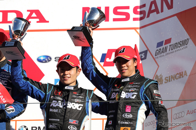 GT500では伊沢拓也選手(右)と組んで戦っている山本尚貴選手。直近の今季第5戦富士では表彰台を獲得。