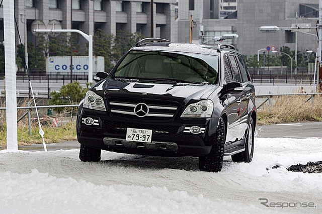 【メルセデス・雪上ドライブ体験】暖冬のお台場に雪上コース出現