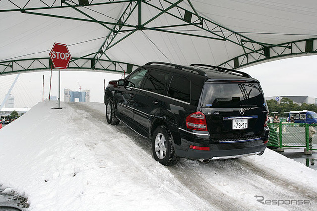 【メルセデス・雪上ドライブ体験】暖冬のお台場に雪上コース出現