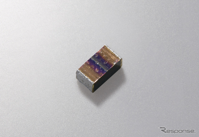 S/Nの向上を狙い、高音質チップコンデンサーを採用する