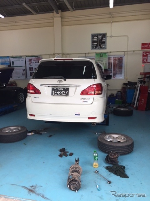 整備工場内