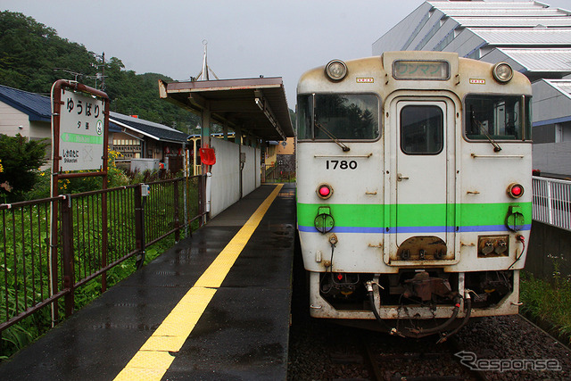 夕張駅に着いたキハ40。すぐに折り返して山を降りていく