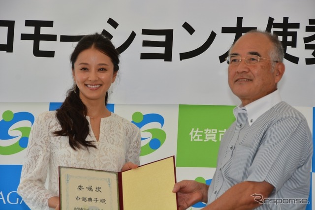 佐賀市長のひでしま敏行氏と、中越典子さん「2016バルーンフェスタin駒沢」