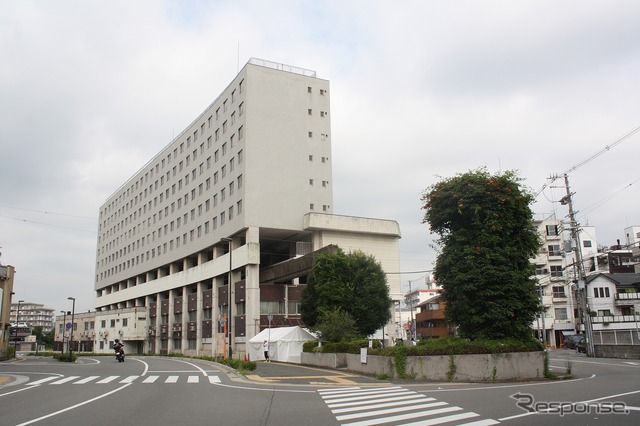 大将軍駅の駅施設を内部に設けた高尾アパートはまもなく解体される。