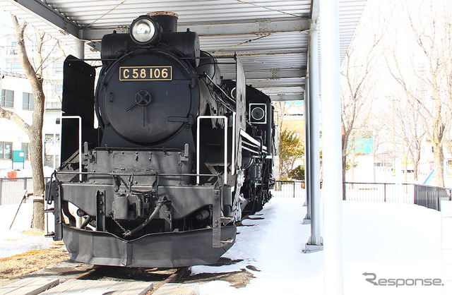釧路駅前のC58 106
