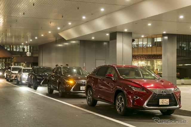 新千歳空港で参加者をお迎えする最新レクサス車たち(LEXUSで行く ネスレマッチプレーレクサス杯 サタデープロアマコンペ&観戦ツアー)