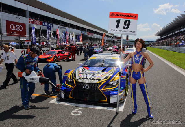 坂東監督が指揮し、国本選手と関口選手が操る#19 レクサスRC F。