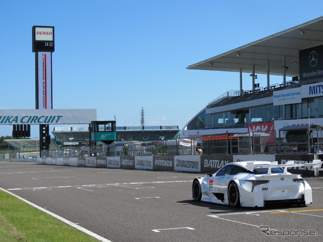 鈴鹿サーキットで公開されたレクサスの来季GT500クラス参戦車『LC500』。