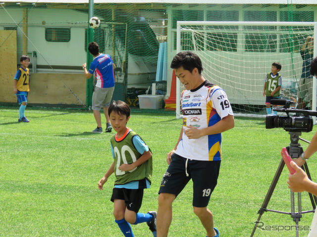 国本選手もなかなかの足さばき。