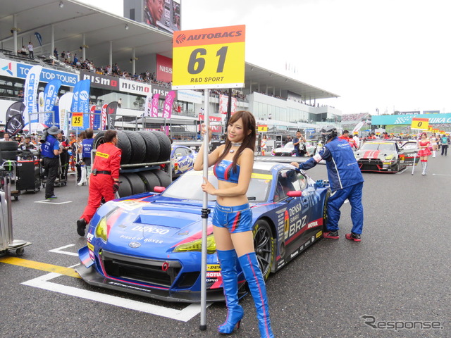 GT300クラスで優勝する#61 BRZ。