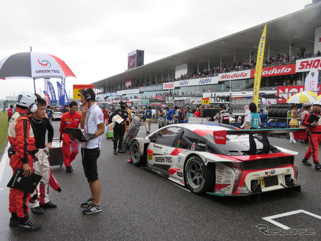 GT300クラス2位となる#31 プリウス。