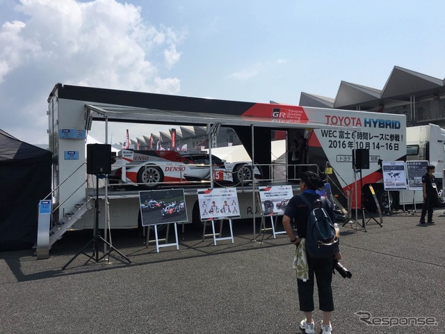 トヨタ TS050ハイブリッドを載せたキャラバントレーラー（過去の展示例）