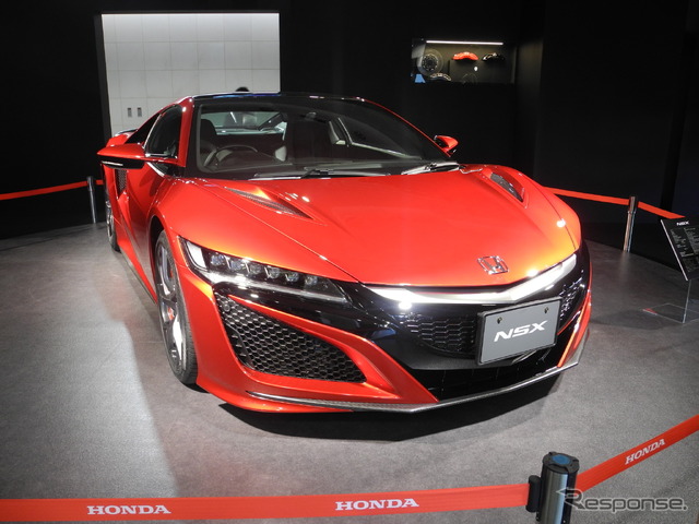 本社ショールームの展示されているホンダ『NSX』