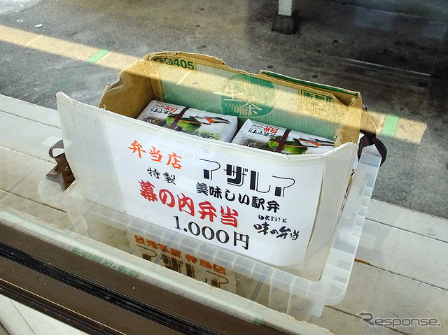 下今市駅の名物、駅弁売り