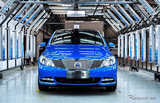 中国で生産が開始されたダイムラーとBYD の新型EV、デンツァ400