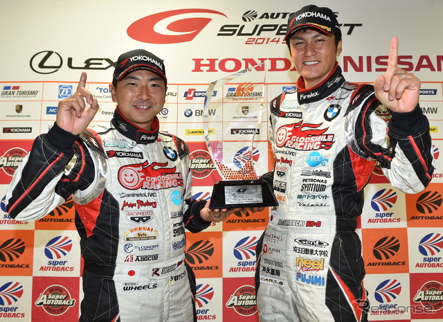 2014年、当時はBMWのマシンをドライブしてGT300ドライバーズチャンピオンを獲得した谷口信輝選手(右)と片岡龍也選手。