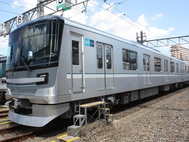 中目黒方先頭車の13101(7号車)。保安装置やコンプレッサー、バッテリーを搭載している。