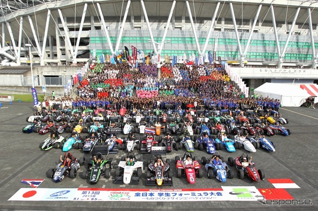 2015 年の第13 回全日本学生フォーミュラ大会出場全チーム(参考画像)