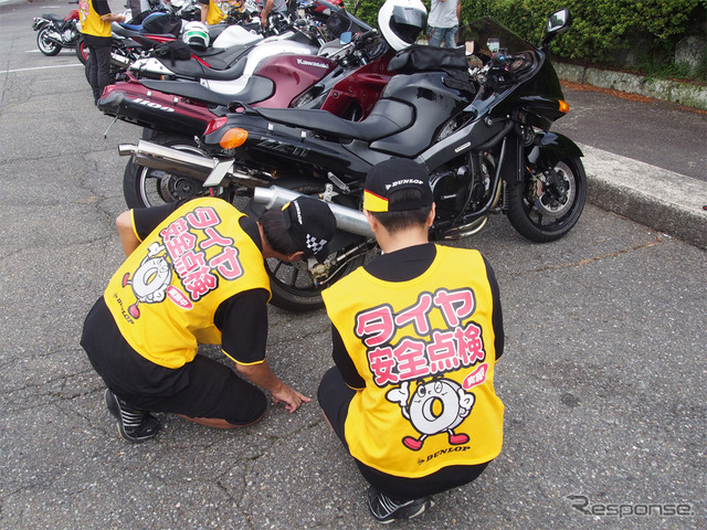 タイヤ点検活動の様子(ターンパイク箱根 大観山駐車場)