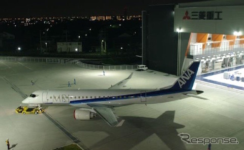 MRJの飛行試験5号機を最終組立工場へ移送